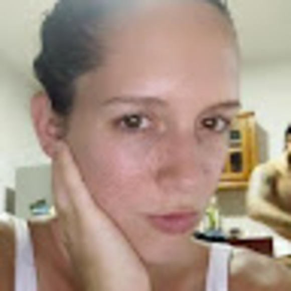 Meet your Posher, Stephanie - Picture 1 of 1